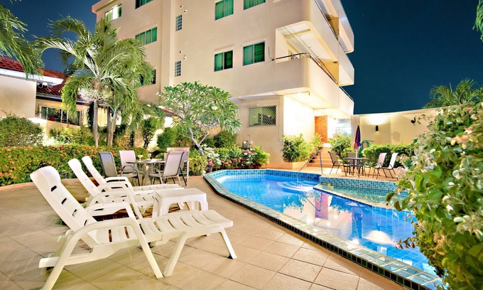 Jomtien Apartment | 200 M2 BALCONY APT 2/2 WALK TO BEACH