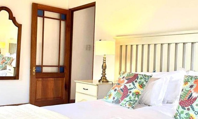 Tulbagh House | 200 m² Farmhouse ∙ 4 bedrooms ∙ 8 guests