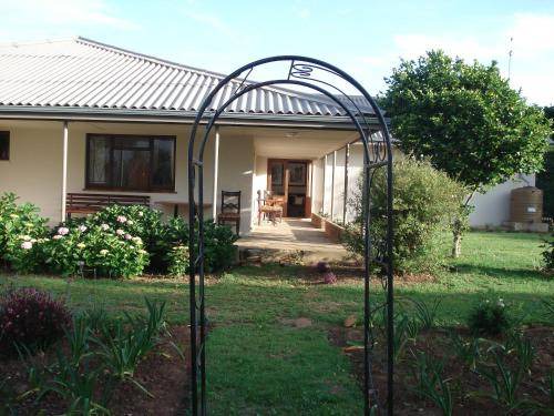 Riversdale House | 200 m² Farmhouse ∙ 2 bedrooms ∙ 4 guests