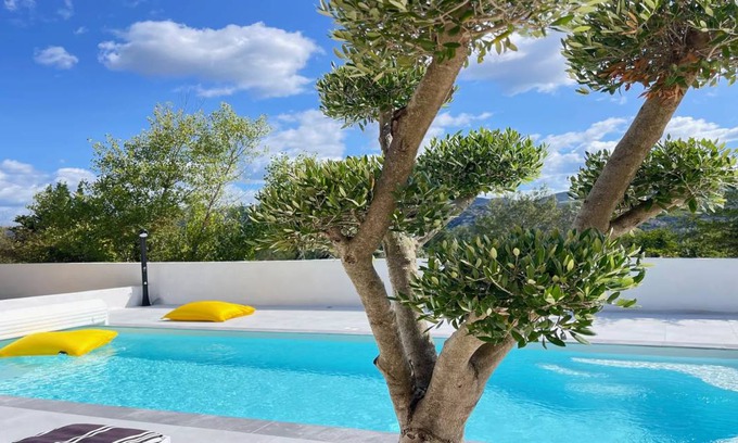 Vallon-Pont-d'Arc House | 200 m² House ∙ 5 bedrooms ∙ 13 guests