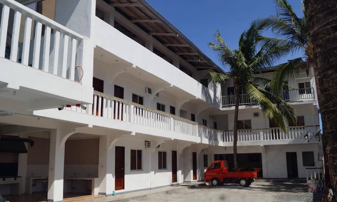 Morong Hotel | 200 m² Hotel ∙ 25 guests