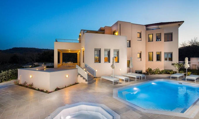 Atsipópoulon House | 200 m² House ∙ 4 bedrooms ∙ 9 guests