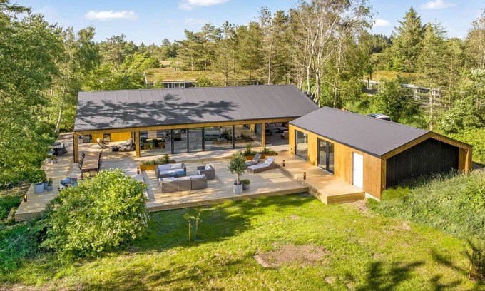 Blokhus House | 200 m² House ∙ 1 bedroom ∙ 10 guests