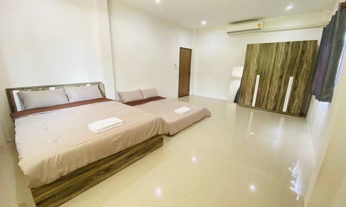 Ubon Ratchathani House | 200 m² House ∙ 2 bedrooms ∙ 7 guests