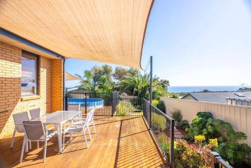 Hallett Cove House | 200 m² House ∙ 3 bedrooms ∙ 6 guests