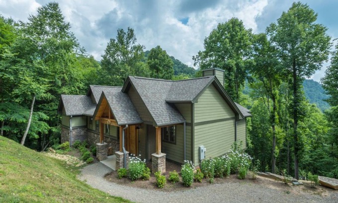 Wolf Laurel House | 200 m² House ∙ 3 bedrooms ∙ 6 guests
