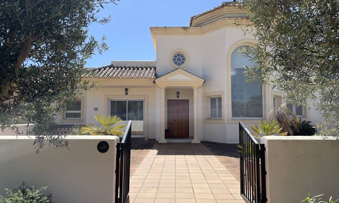 San Roque House | 200 m² House ∙ 3 bedrooms ∙ 8 guests