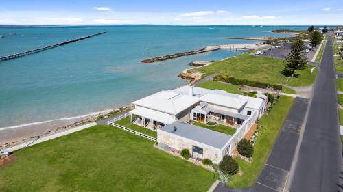 Rivoli Bay House | 200 m² House ∙ 4 bedrooms ∙ 10 guests