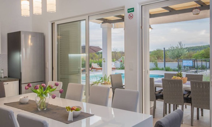 Solta House | 200 m² House ∙ 4 bedrooms ∙ 10 guests