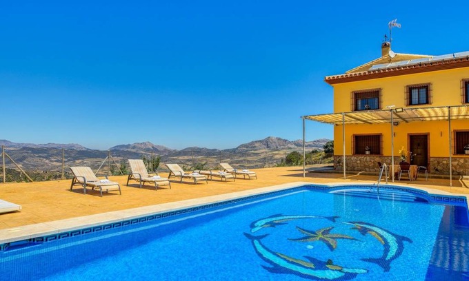 Casabermeja House | 200 m² House ∙ 7 bedrooms ∙ 14 guests