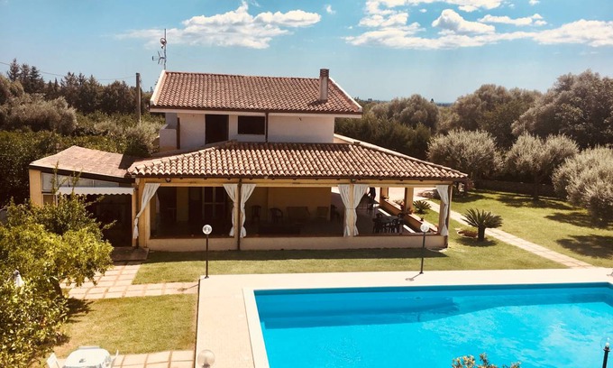 Floridia Villa | 200 m² Villa ∙ 3 bedrooms ∙ 6 guests