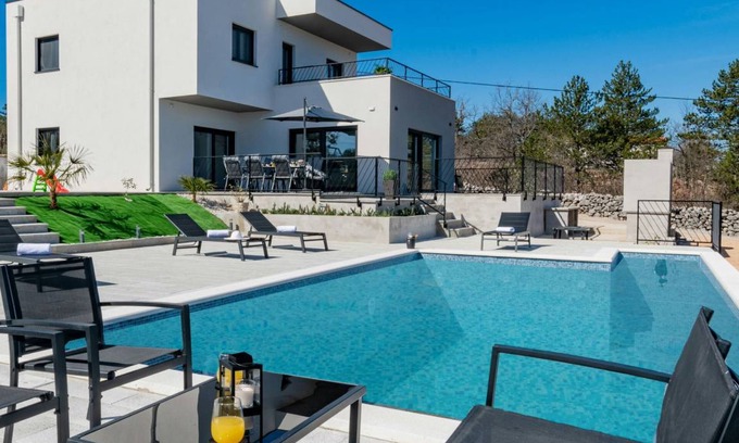Kamenmost Villa | 200 m² Villa ∙ 4 bedrooms ∙ 8 guests
