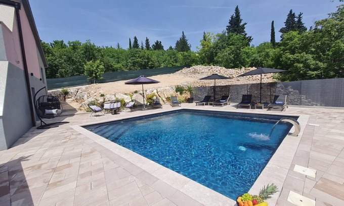 Imotski Villa | 200 m² Villa ∙ 4 bedrooms ∙ 10 guests