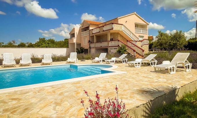 Tinj Villa | 200 m² Villa ∙ 5 bedrooms ∙ 10 guests