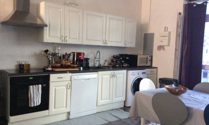 La Gare Condo | 200 meters from the TGV station Small fully furnished loft!