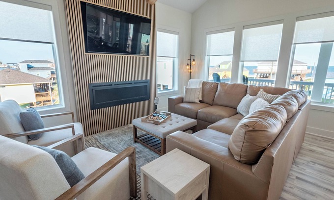 Crystal Beach House | 200 Steps to Beach.6BR sleeps 18 w/Karaoke, Outdoor Bar, Games, Decks & Views