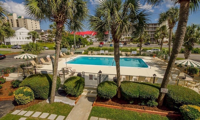 Windy Hill Condo | 👓200 steps to beach. CLEAN, quiet residential get away! Near Barefoot Landing!