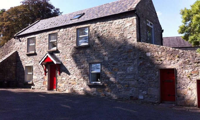 Swinford House | 200 Year Old Stone Built Cottage