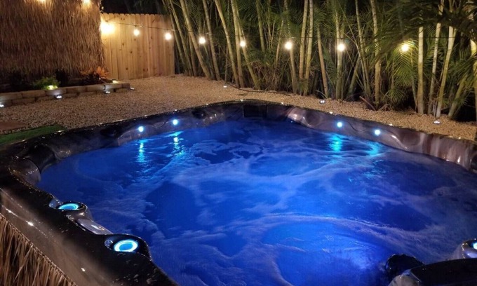 Mid Island House | 200ft From Beach. 2 Bed 2 bath. Remodeled SPA