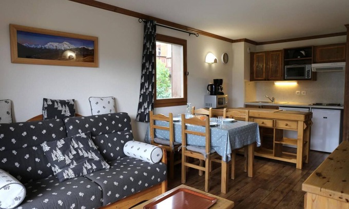 Aussois Apartment | 200m from resort center, 2nd floor, view open, balcony, tv, ski locker, 50m², Aussois