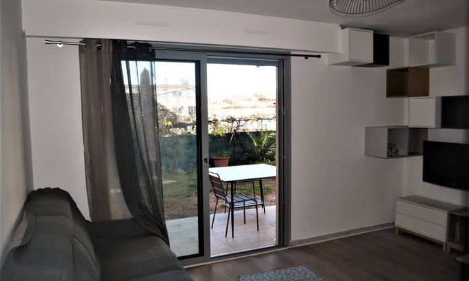 Cros-de-Cagnes Apartment | 200m from the beach, bright 2 bedroom apartment, large 85m² garden
