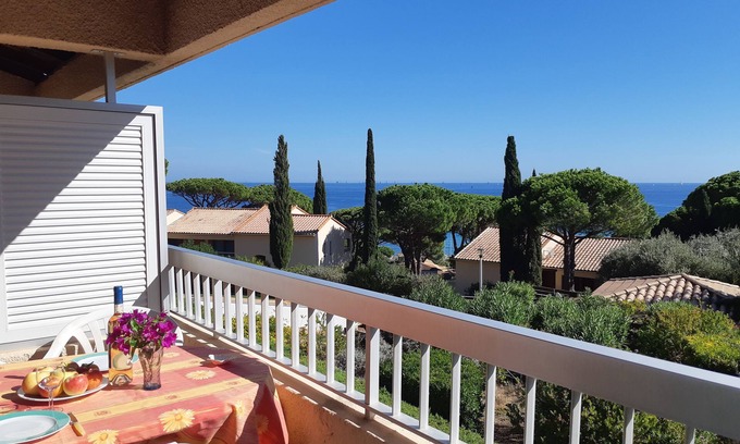 La Nartelle Apartment | 200m Plage à Sainte Maxime, Appartement Climatisé 30 m2 Avec vue mer et Piscine