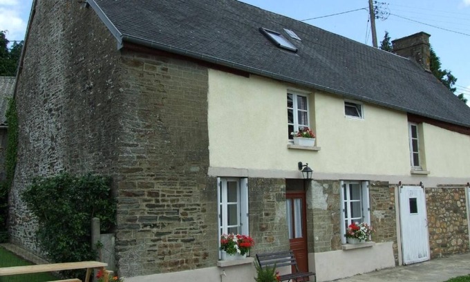 Notre-Dame-du-Touchet Other | 200yr old character farmhouse on edge of village