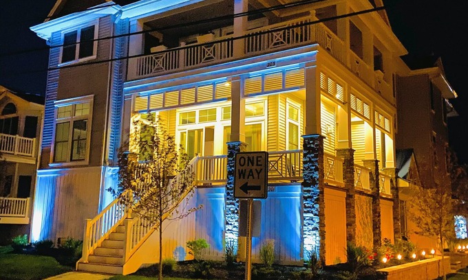 South End Condo | 201 35th Street. Stunning 5BR Condo, BOOKING FOR FALL!