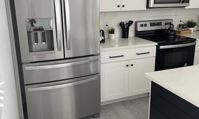 Holy Cross Apartment | 2021 Built Above Garage 1 BR Carriage House Apt