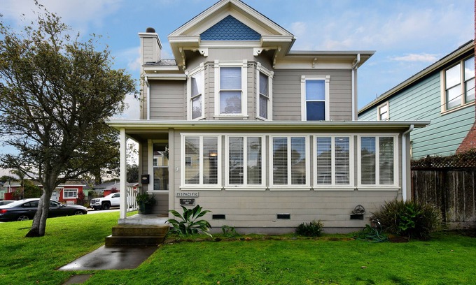 Pacific Grove House | 2021 Remodeled Victorian in Excellent Location, Close to Beach and Downtown