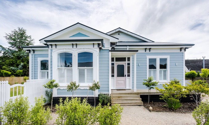 Greytown Villa | 2024 Bach of the Year Property nFully renovated villa in heart of Greytown