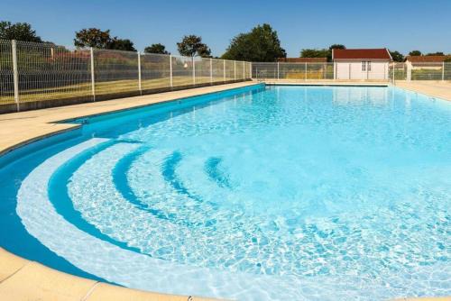 Les Forges House | 2025 Reno 2-Bed Escape w pool Min to GolfCources