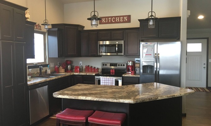 Sturgis House | 2025 Sturgis Motorcycle Rally - 1,200 per night! 4 Bed-3 Bath Hot Tub!