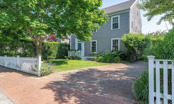 Naushop House | 2026 Dates Open-Luxury Designer Home - AC/Bikes/Pool, Tennis & Pickleball Access