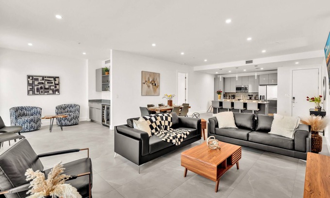 Harbordale Apartment | #203 Luxury 3 badrooms APT Brand new, Perfectly located