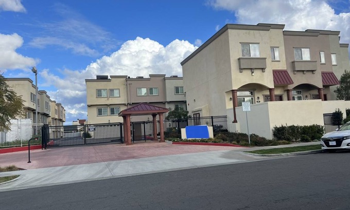Rancho Dominguez Condo | 204 m² Condo ∙ 4 bedrooms ∙ 8 guests