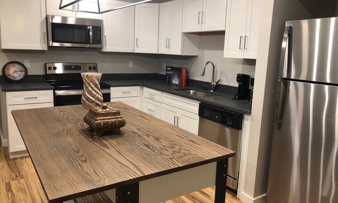 Charleston Apartment | 204 New Downtown living - Queen - Wi-fi