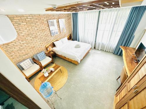 Ninh Kieu Apartment | 204MSNK Maison Luxe Studio w Big Window & Kitchen