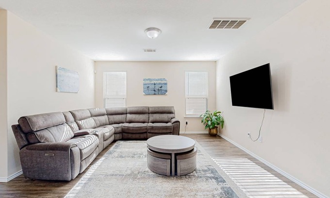 Houston House | 205 m² House ∙ 4 bedrooms ∙ 8 guests