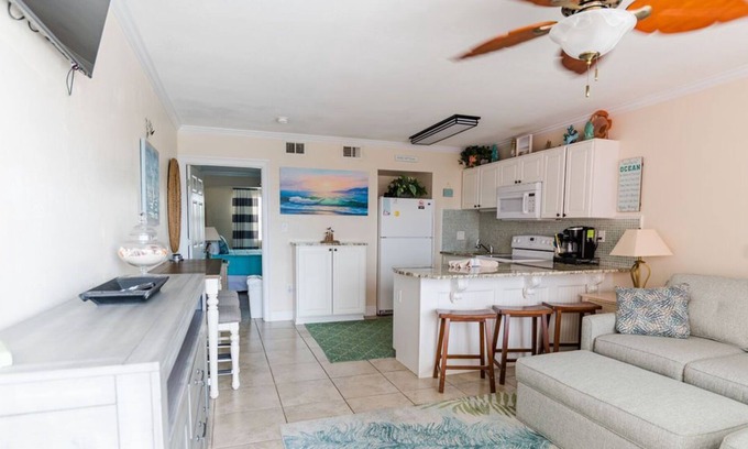Fort Walton Beach Condo | 206 Tropical Isle Free Beach Svc Steps to Beach