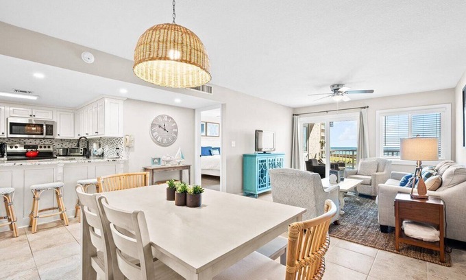 Holiday Isle Condo | (207)Fabulous Beach Front Condo, Sleeps up to 8, Includes FREE Beach Service