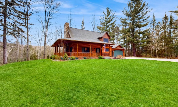Vanderbilt Cabin | 207 m² Cabin ∙ 2 bedrooms ∙ 6 guests