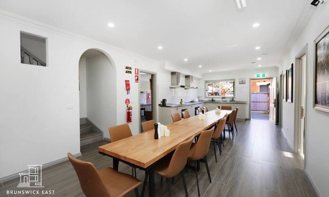 Brunswick East Hotel | 208 Luxe Queen Bedroom w/Private Ensuite Fast WiFi Hotel-Grade Linen 24/7 Security Near Tram 18 Mins to CBD