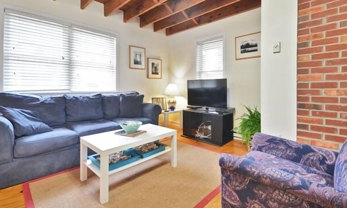 Lewes House | 209B Midland "The Cottage" Less than two blocks to Lewes Beach!