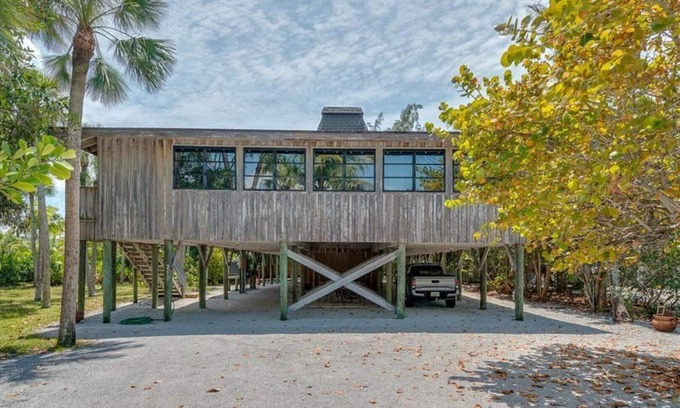 Florida Gulf Coast House | 210 Wheeler - Awesome Home - 4 beds/4 baths - 1 block from Gulf!