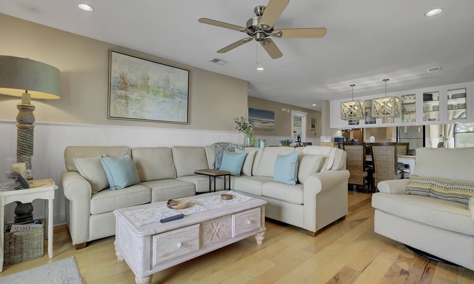 Isle of Palms Apartment | 211 Seascape by AvantStay | Oceanfront View + Pool