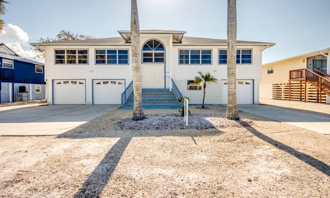 Mid Island House | 212 m² House ∙ 4 bedrooms ∙ 12 guests