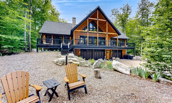 West Alton Ski Chalet | 214 m² Chalet ∙ 4 bedrooms ∙ 10 guests