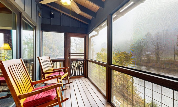 Cullowhee House | 214 m² House ∙ 2 bedrooms ∙ 6 guests