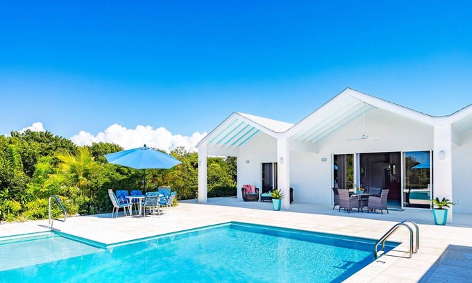 Long Bay House | 214 m² House ∙ 3 bedrooms ∙ 7 guests